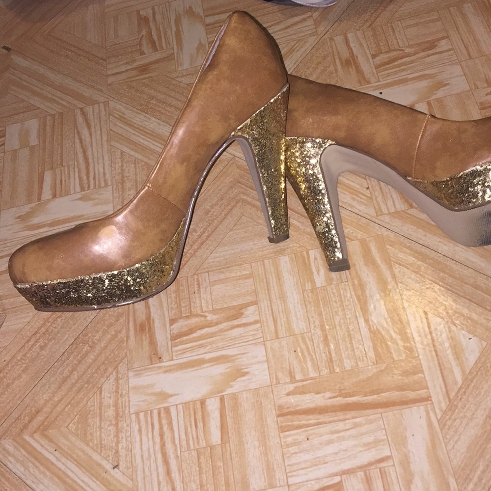 Gold Pumps‼️